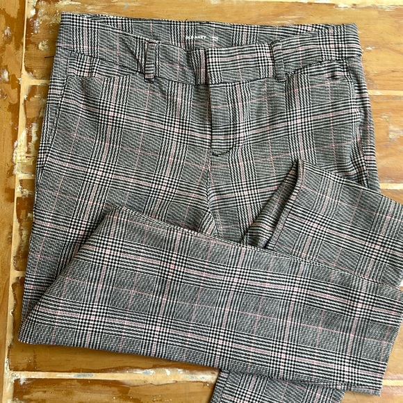 Old Navy “Pixie” ankle length pants - size 4, in fun black, white, & pink plaid! - Picture 1 of 10